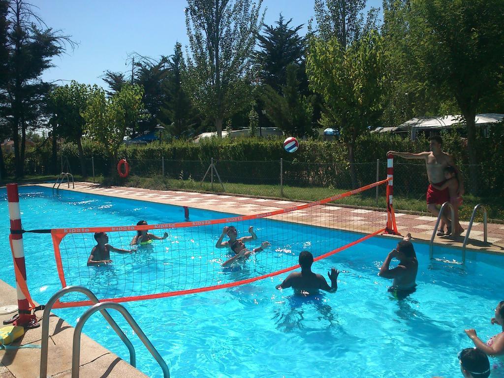 Camping Cubillas Cubillas de Santa Marta Екстериор снимка
